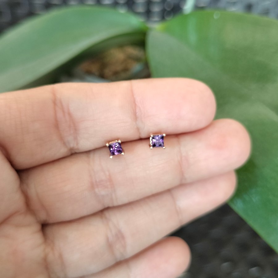 Imagen destacada del producto ARETES  MINI CUADRADO LILA